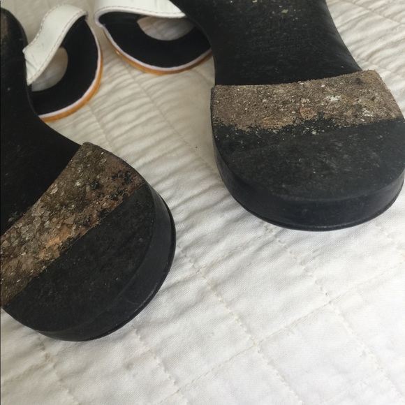 Giuseppe Zanotti white thong sandals w/gold circle - Picture 11 of 11